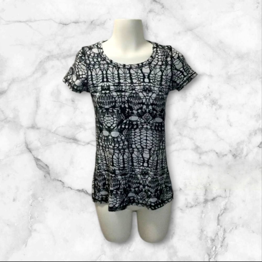 LULULEMON Abstract Design Tee